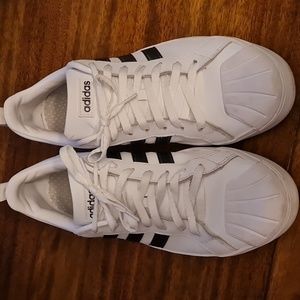 Mens addidas showles sz 10.5
